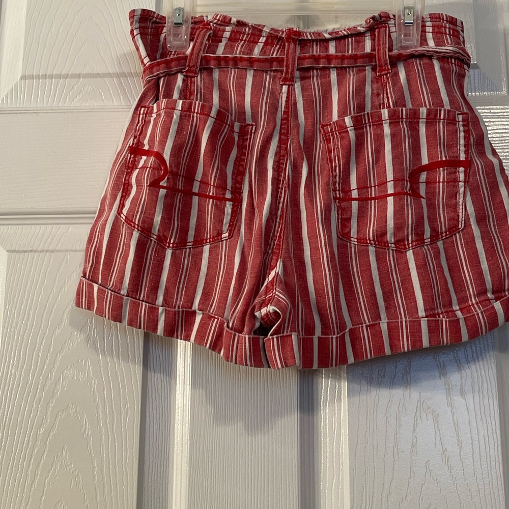 Red and white shorts American Eagle, size 00.